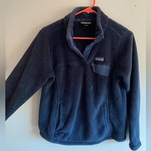 Navy Patagonia pullover fleece